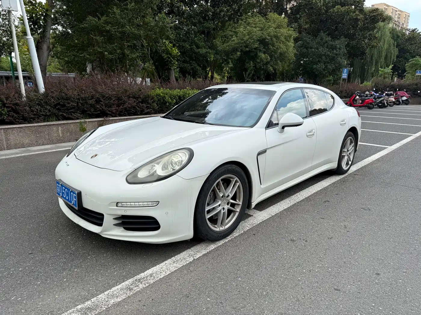 Фото 1 - Porsche Panamera