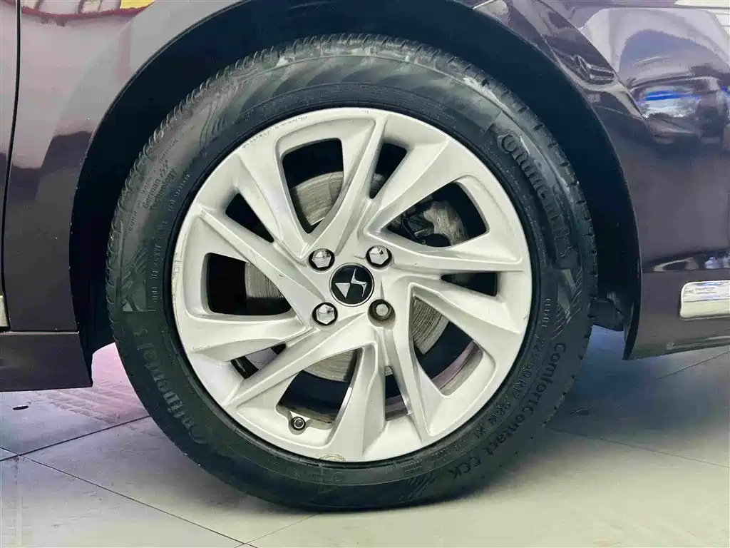 DS 5LS 2014 2014 1.8L Automatic Comfort VTi140