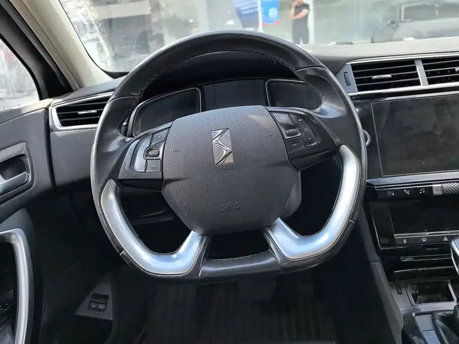 DS 6 2018 2018 30THP Premium Edition
