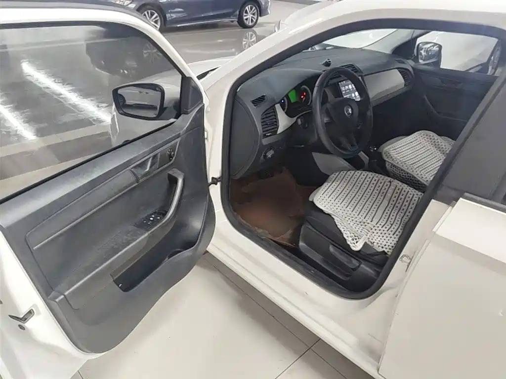 Škoda Fabia 2017 1.4L Auto Car Enjoy Edition фото 16