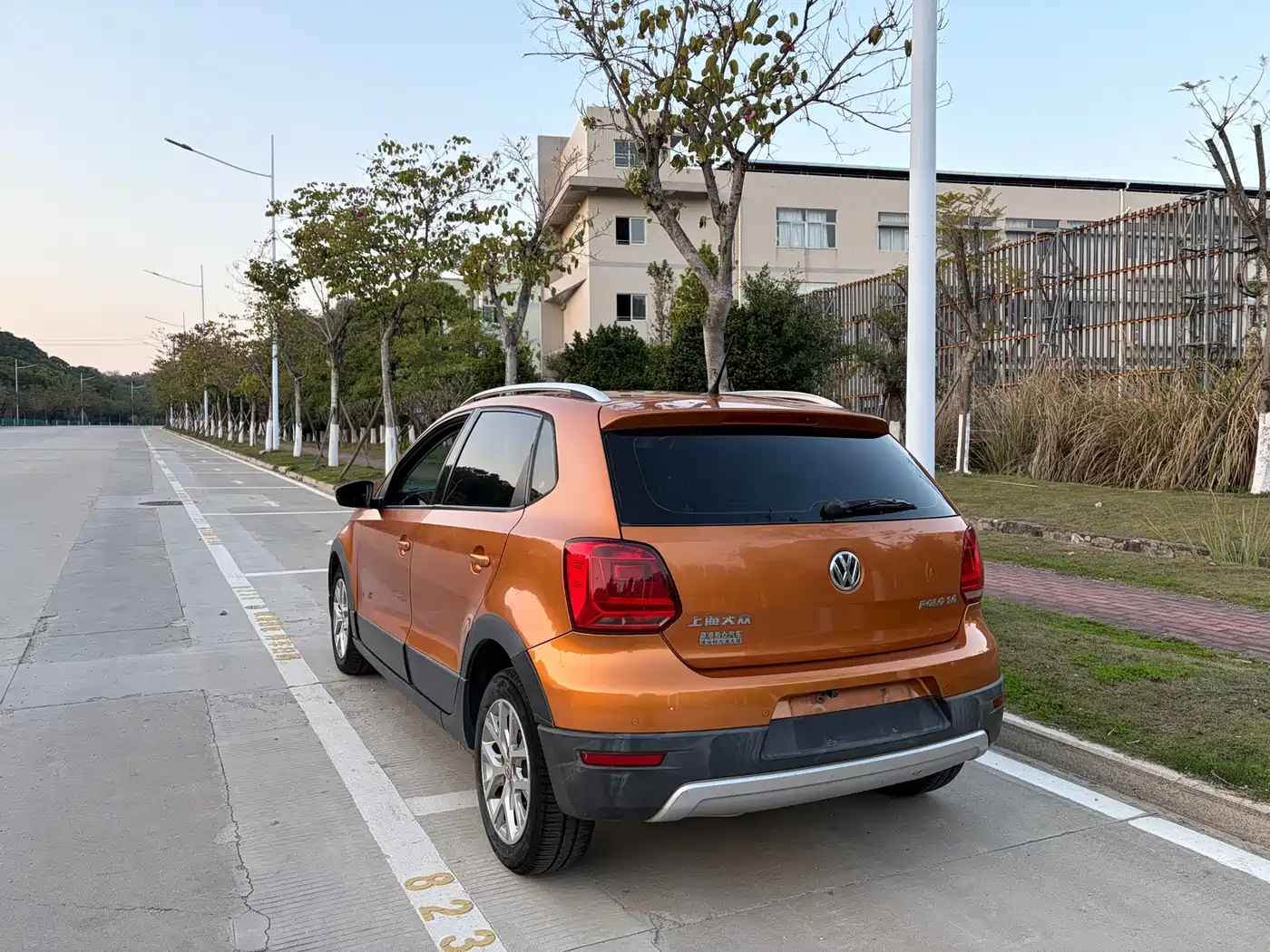 Volkswagen Polo 2016 1.6L Cross Polo Automatic фото 9
