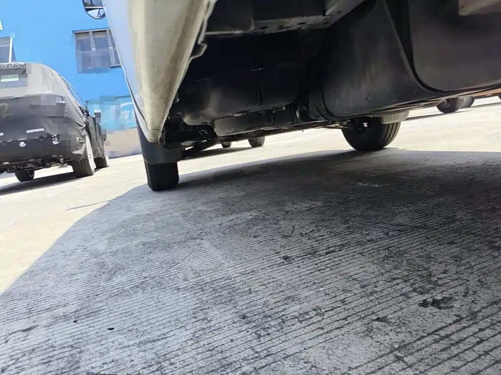 Jiangling JMC Fushun 2026 2025 Model 2.0T 6MT Diesel Medium Wheelbase Medium Roof Commercial MPV 7 Seats