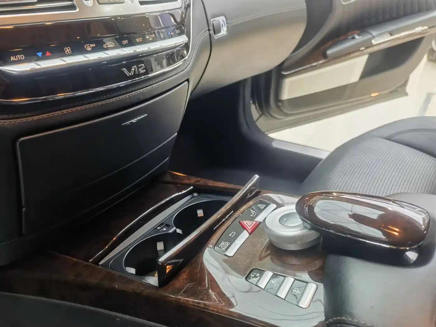 Mercedes-Benz S-Class AMG 2010 AMG S 65 фото 10