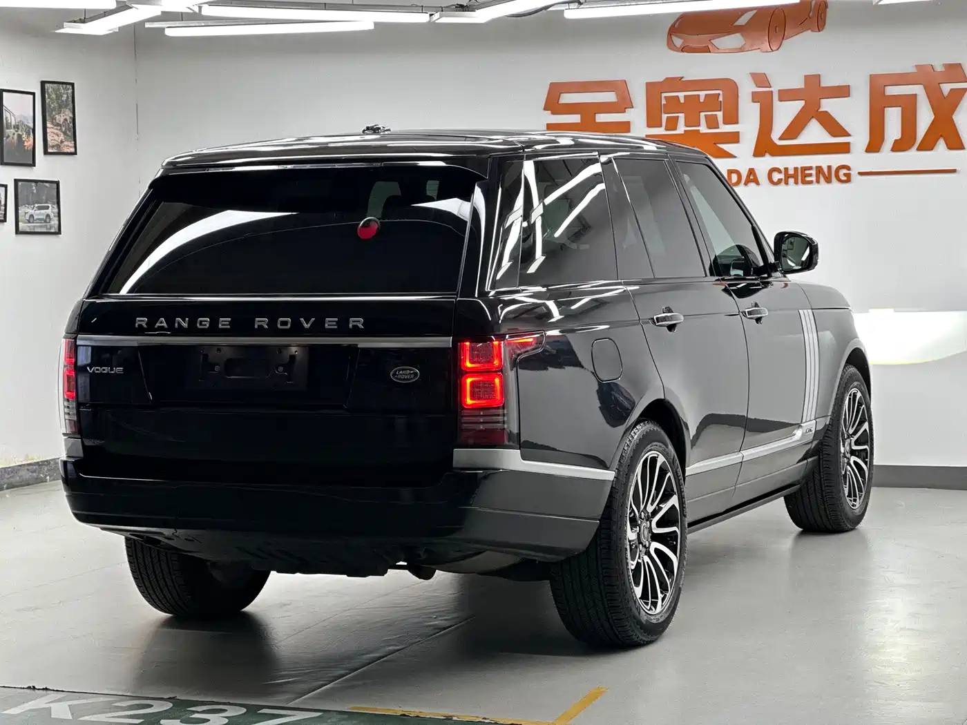 Land Rover Range Rover 2015 3.0 SC V6 Obsidian Limited Edition фото 4