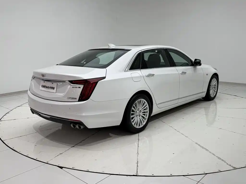 Фото 28 - Cadillac CT6