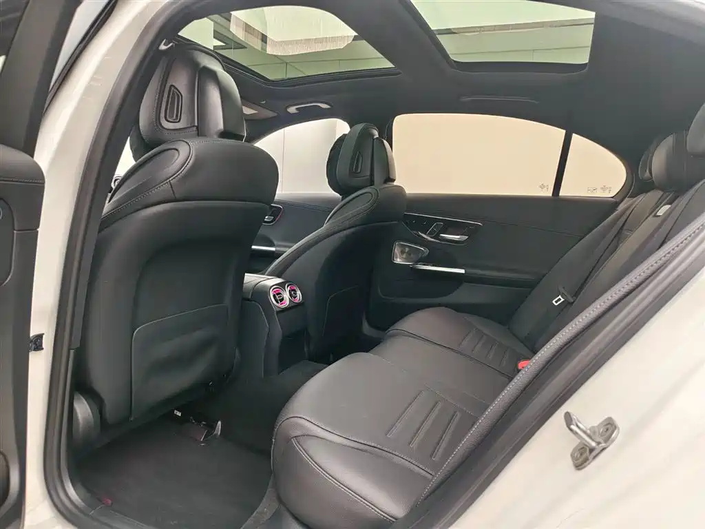 Mercedes-Benz C-Class 2023 Facelift C 260 L Night Sport Edition фото 8