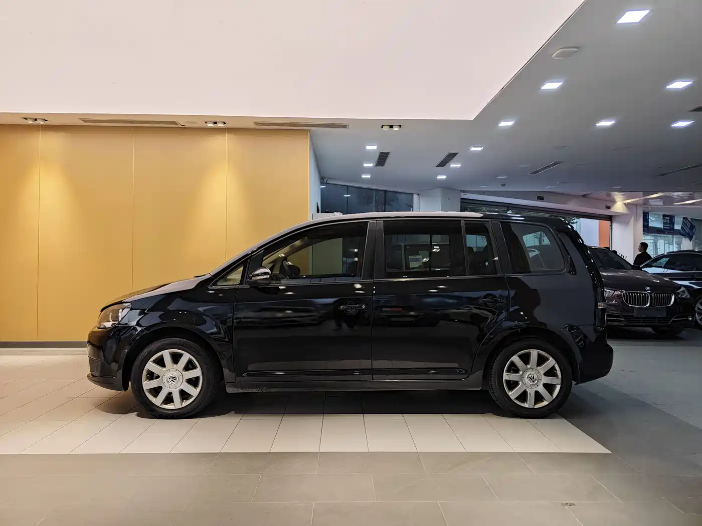 Volkswagen Touran 2011 1.4T Manual Smart Style 5-seater фото 6