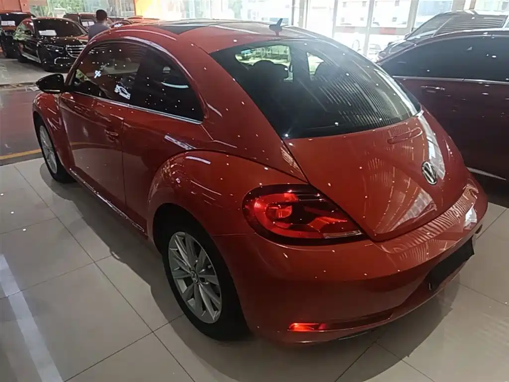 Volkswagen Beetle 2018 180TSI Trend Joy Edition фото 23