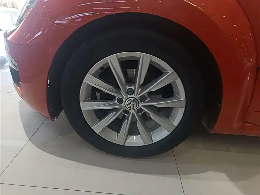 Volkswagen Beetle 2018 180TSI Trend Joy Edition фото 25
