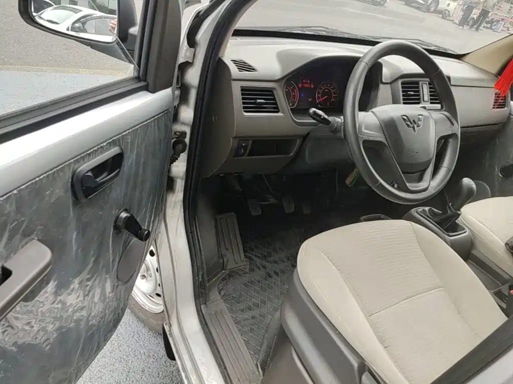 Wuling Motors Wuling Rongguang S 2023 2023 1.5L Base 5/7 Seater