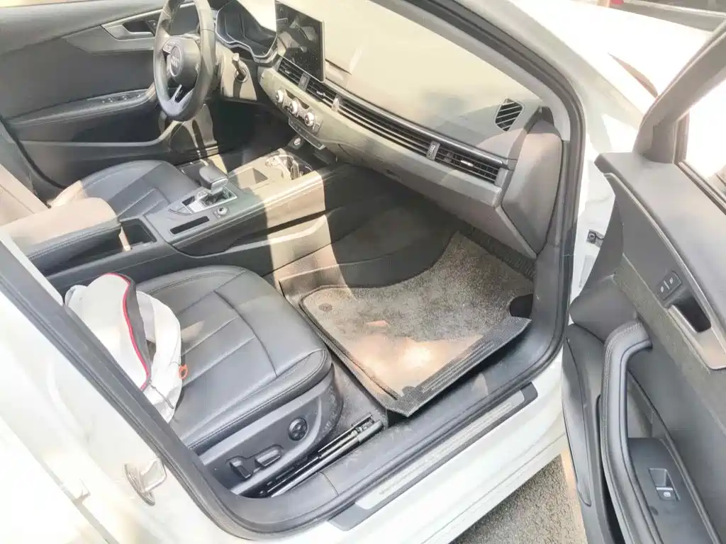 Фото 13 - Audi A4L