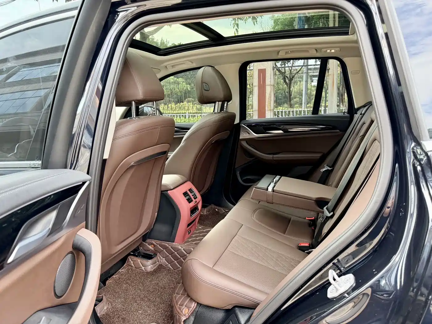 BMW iX3 2024 Leading Edition фото 8