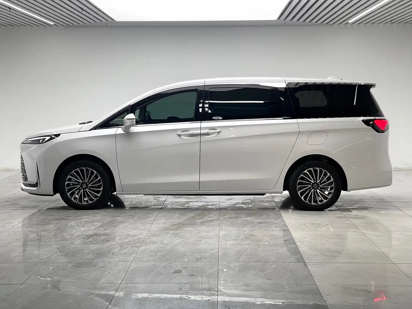 Buick GL8 New Energy 2025 Landprestige First Edition 7-Seater фото 7