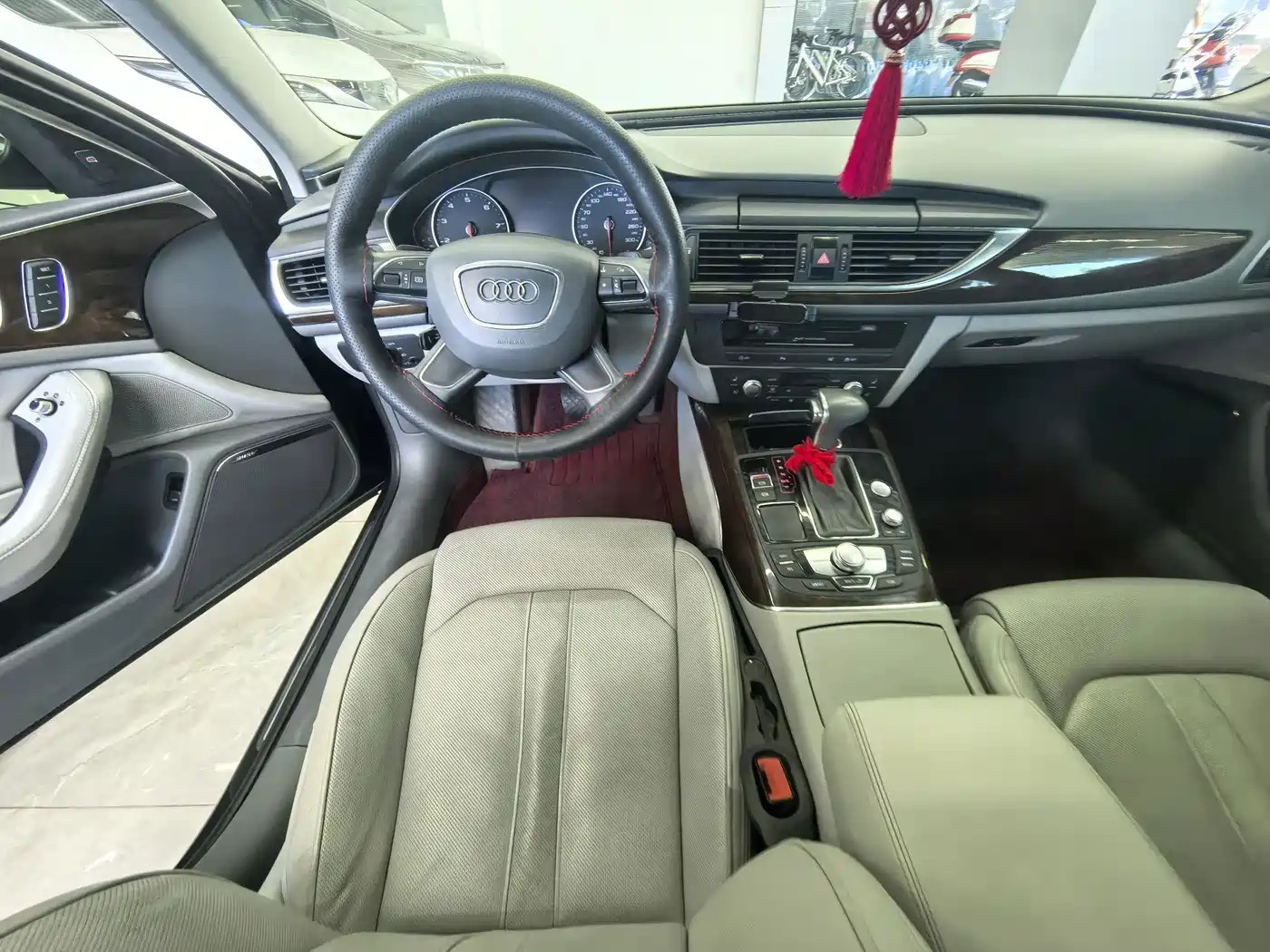 Photo 8 - Audi A6L