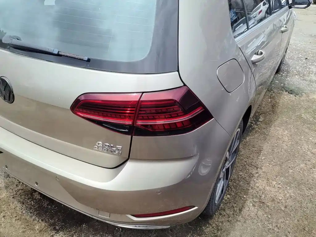 Photo 8 - Volkswagen Golf