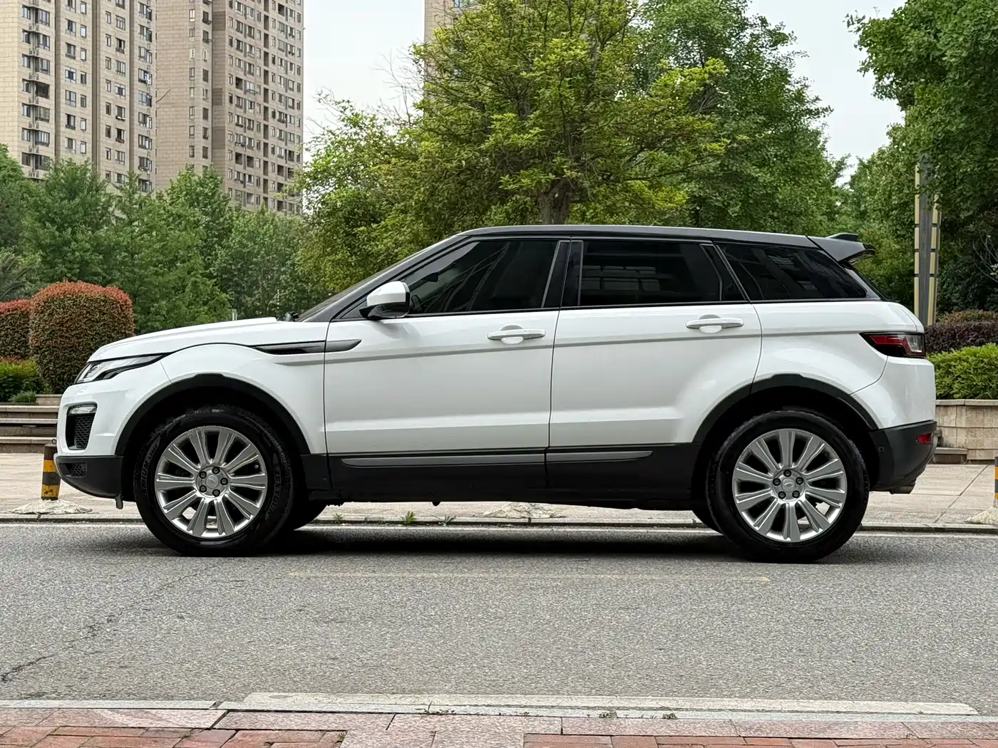 Land Rover Range Rover Evoque 2018 240PS SE Smart Edition фото 4
