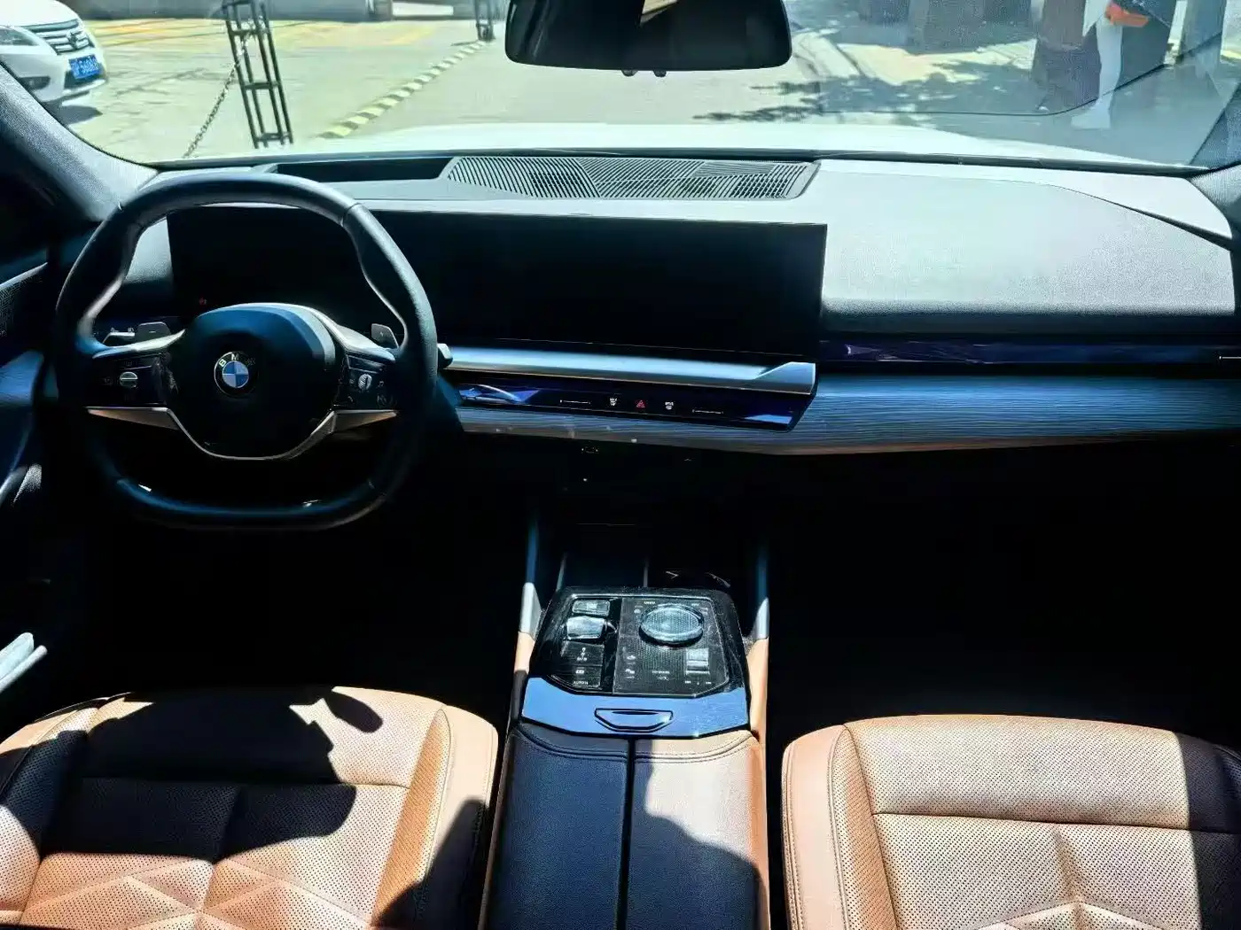 Photo 4 - BMW 5 Series