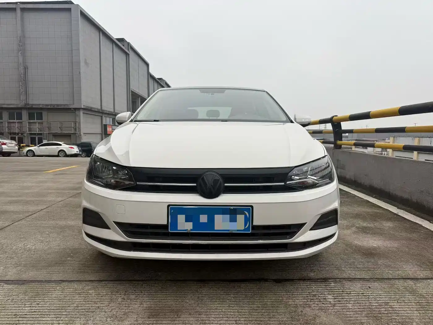 VOLKSWAGEN POLO
