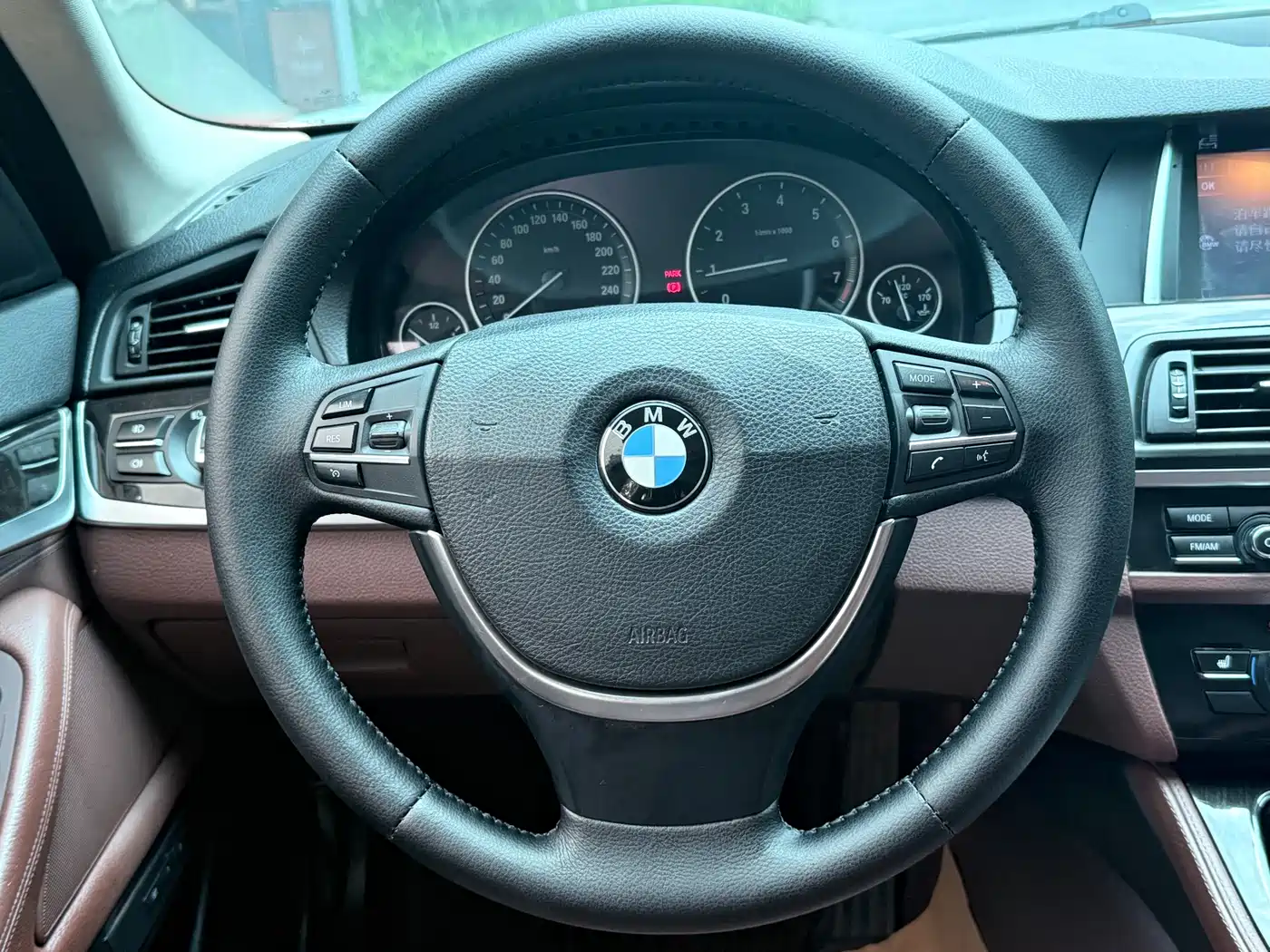 BMW 5 Series 2014 525Li Leading фото 5