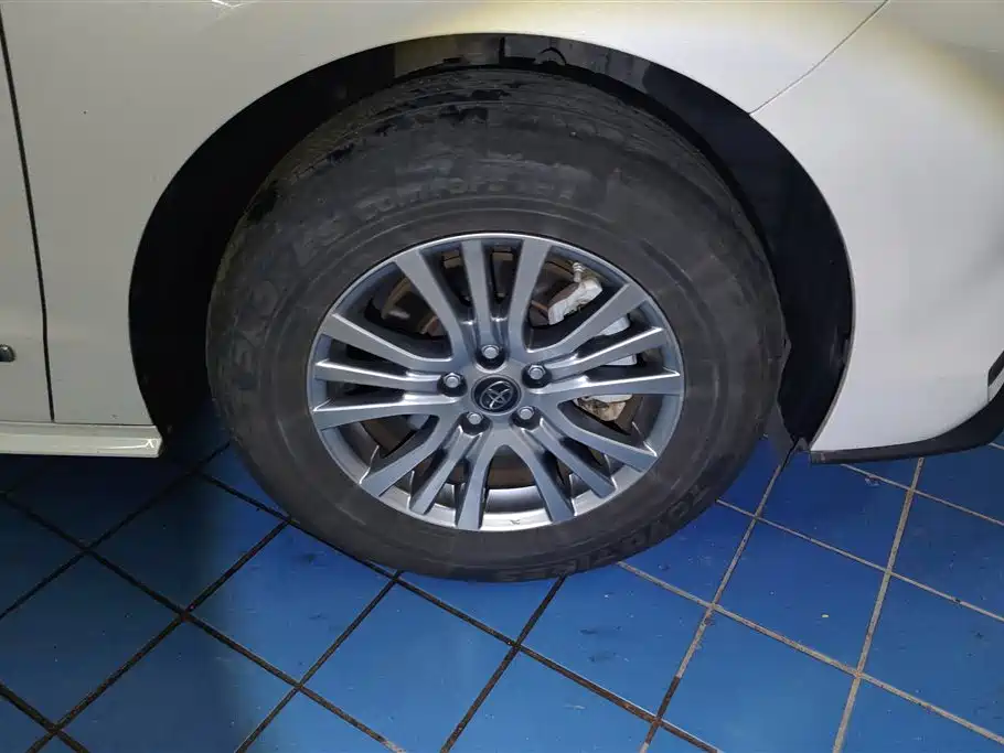 Toyota Sienna 2023 2.5L Hybrid Comfort Edition фото 6