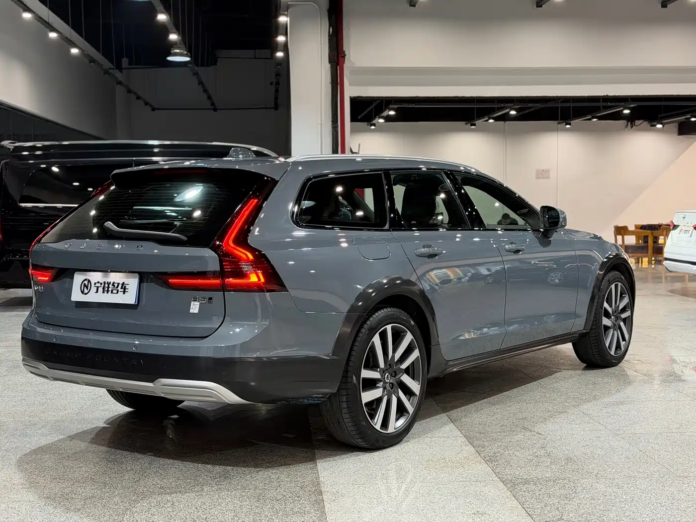 VOLVO V90
