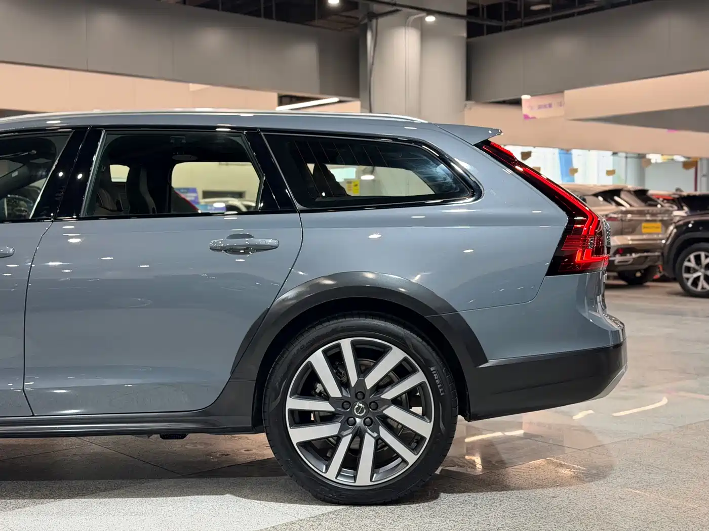 VOLVO V90