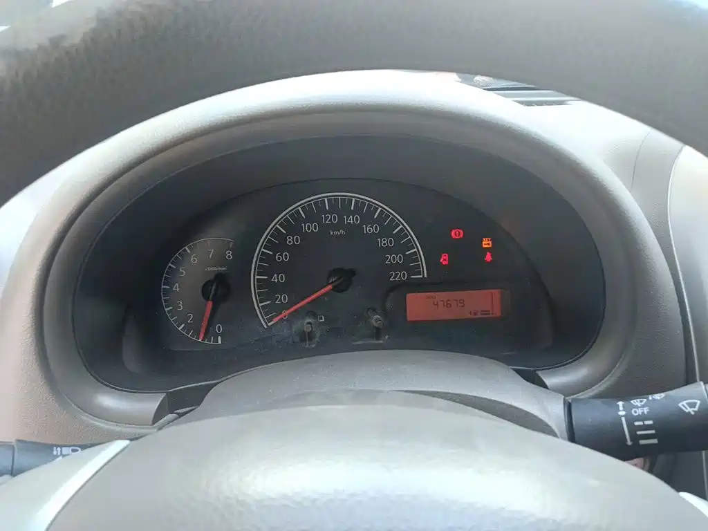 Nissan Sunny 2017 2016 1.5XE Manual Leading Edition