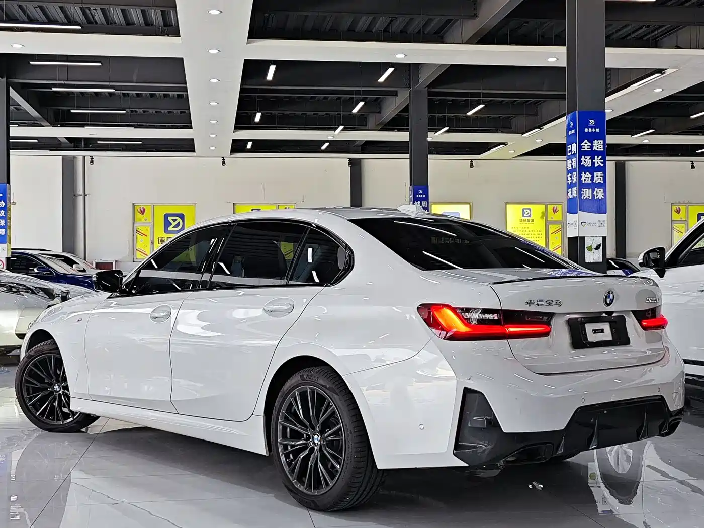 BMW 3 Series 2024 325Li M Sport Shadowline Package фото 9