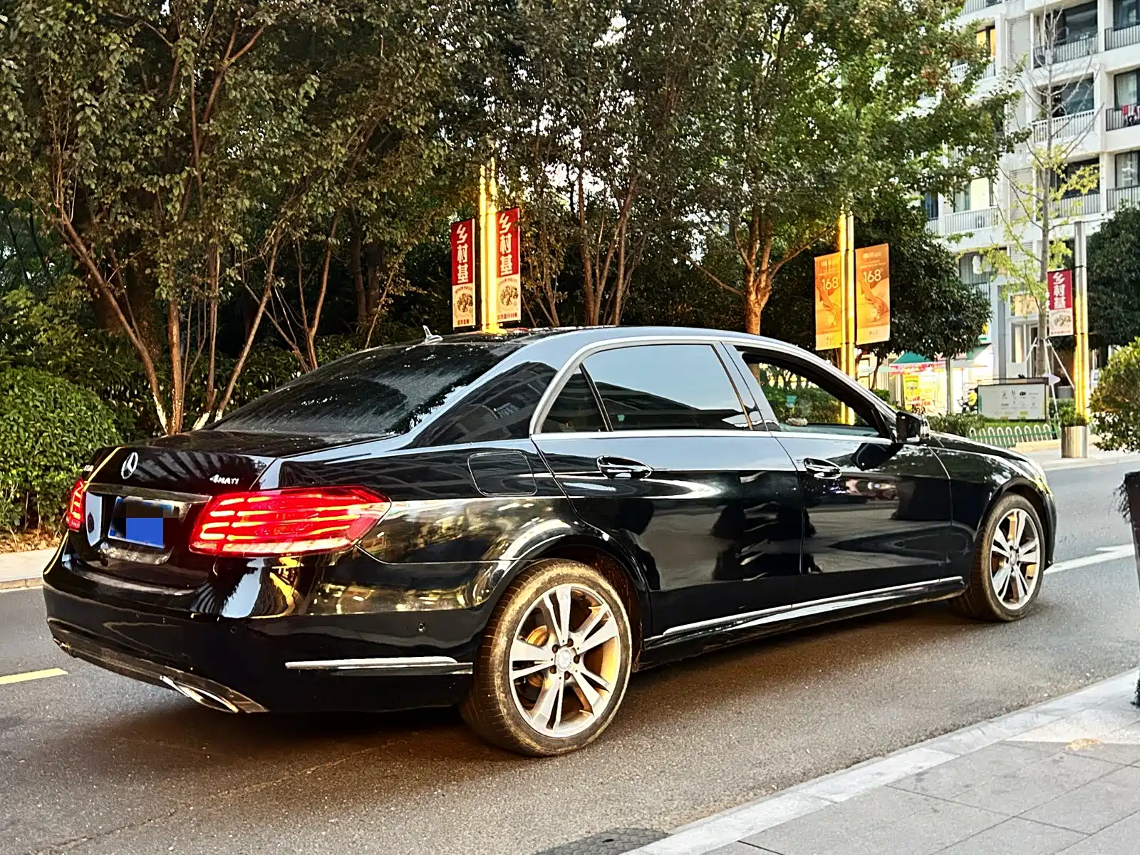 Photo 4 - Mercedes-Benz E-Class