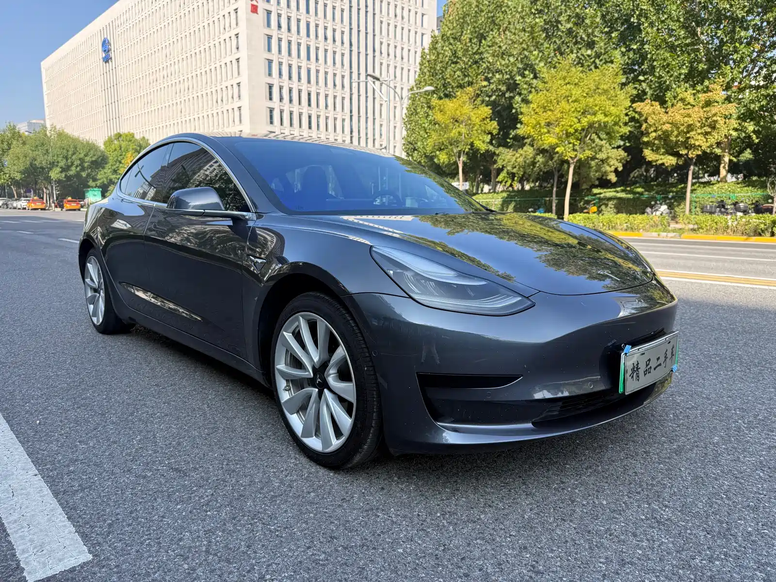 Фото 3 - Tesla Model 3