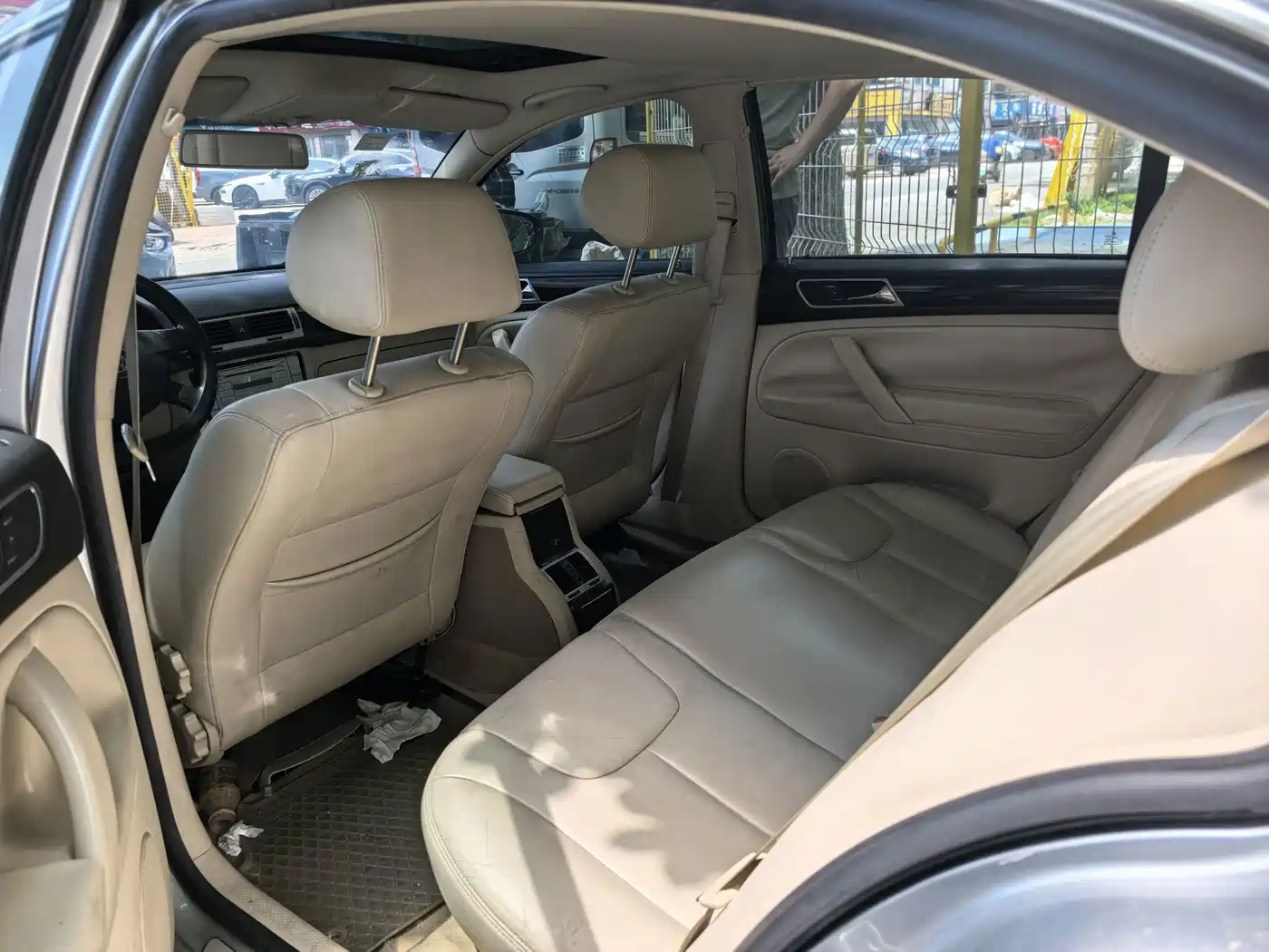 Volkswagen Passat Lingyu 2010 2009 2.0L MFI Automatic Premium