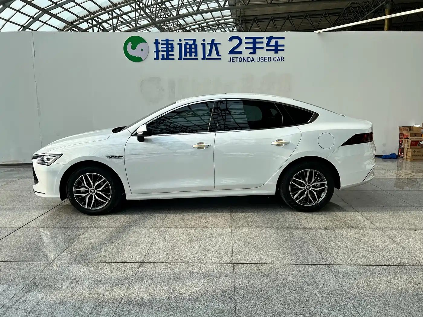 BYD Qin PLUS 2023 Champion Edition DM-i 120KM Surpassing Type фото 6