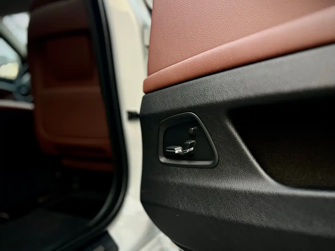 BMW 5 Series 2014 525Li Leading фото 21