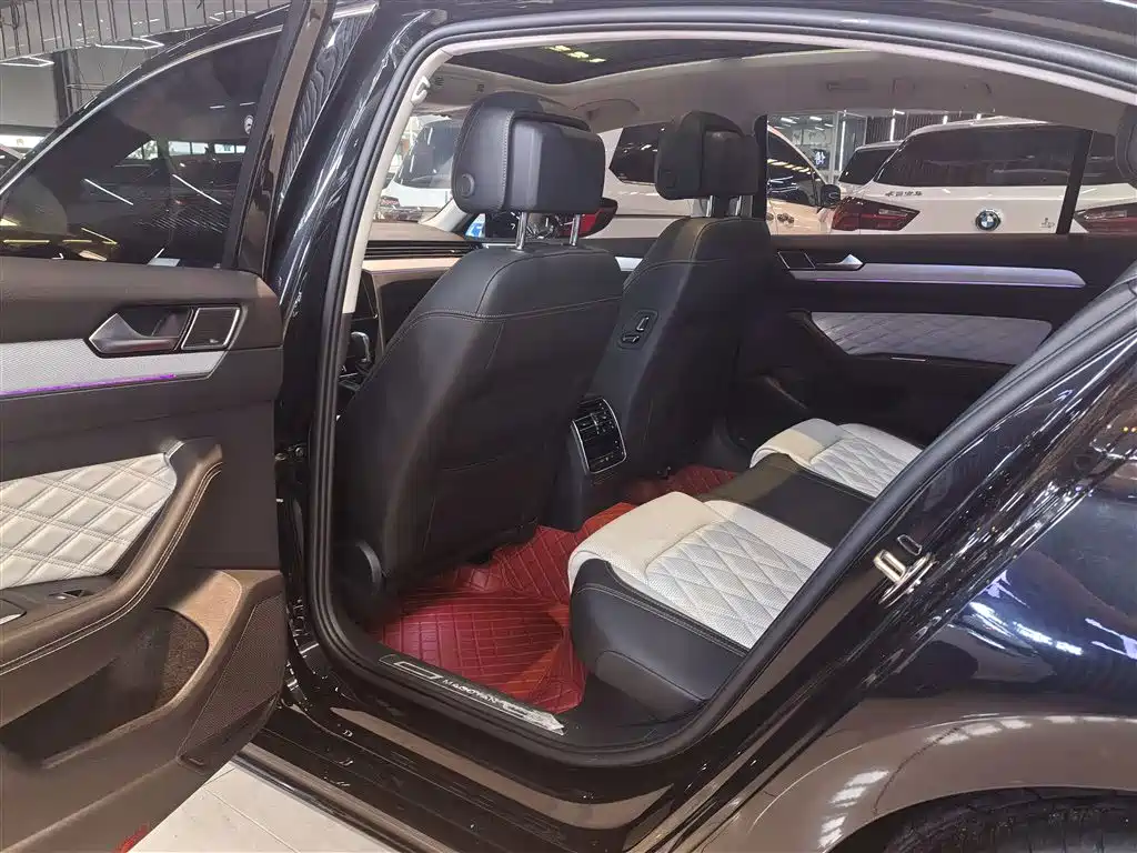 Volkswagen Magotan 2023 Model 2 Million Commemorative Edition 330TSI DSG Luxury фото 4