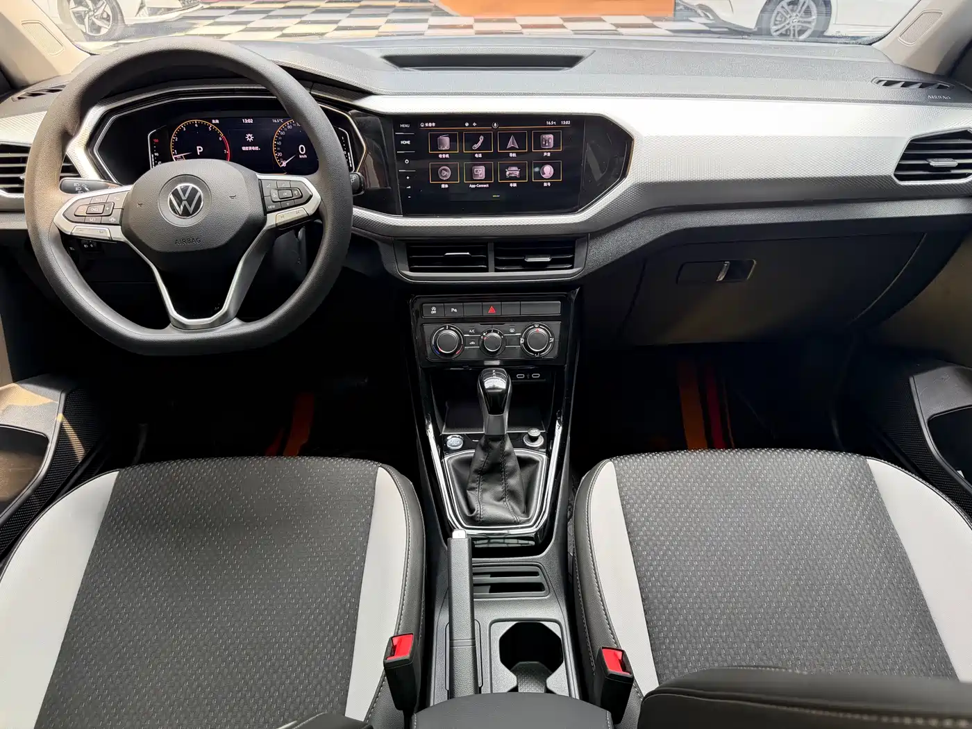 Volkswagen Tanying 2021 1.5L Automatic Smart Connect Edition фото 16