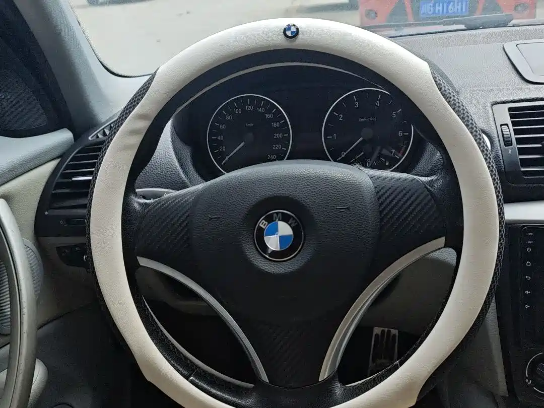 BMW 1 Series (Import) 2010 120i Sport Limited Edition фото 7