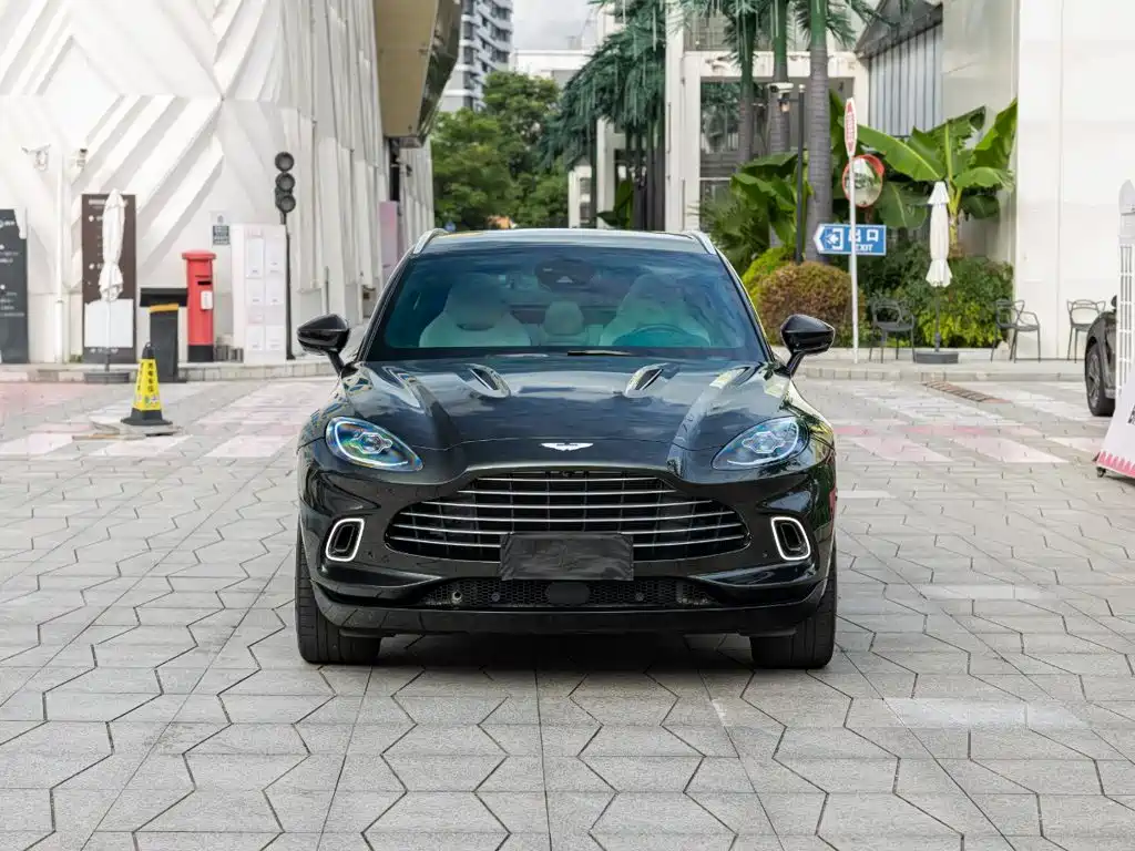 2026 Aston Martin DBX