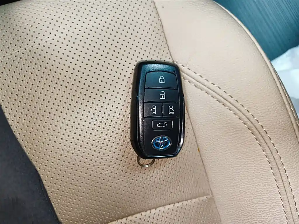 Toyota Sienna 2021 2.5L Hybrid Ultimate Edition фото 12