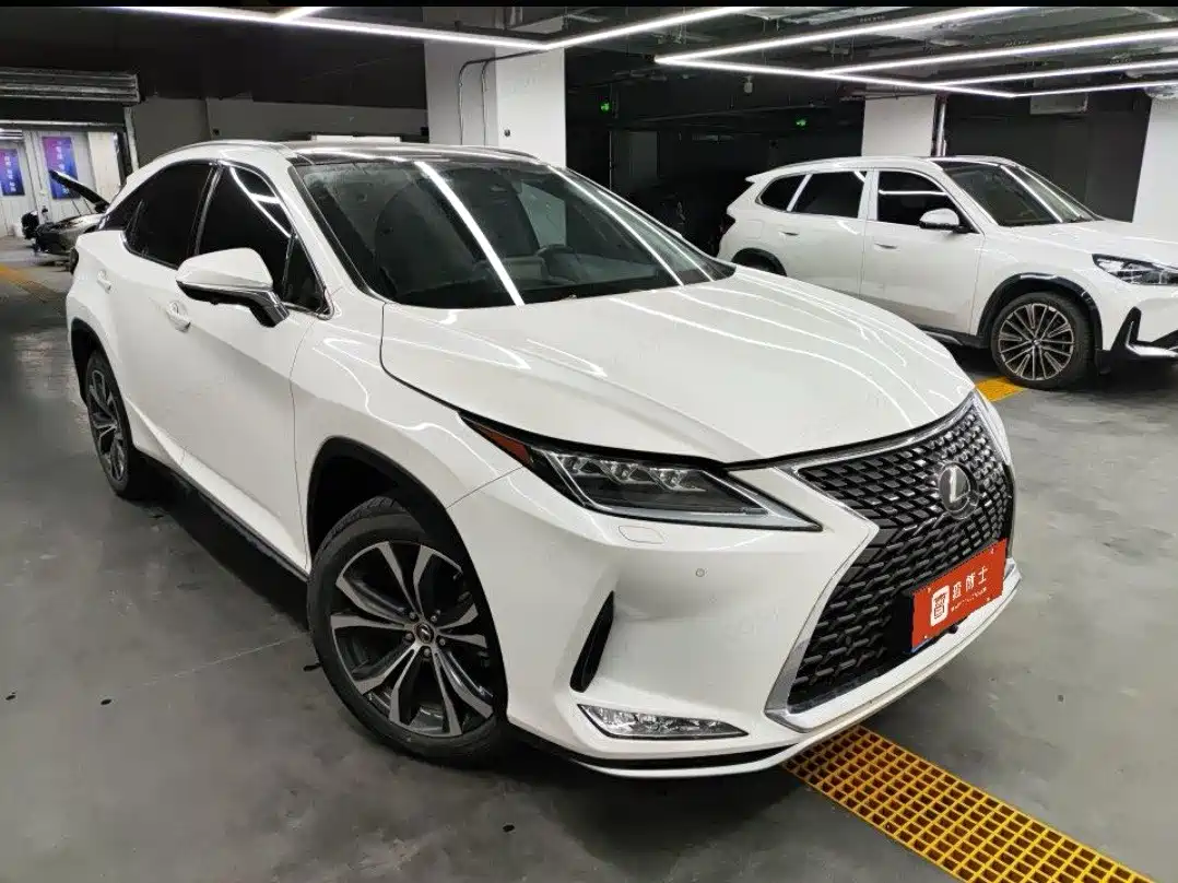 Фото 1 - Lexus RX