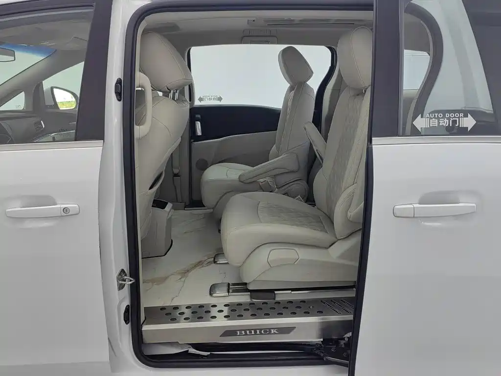 Фото 15 - Buick GL8
