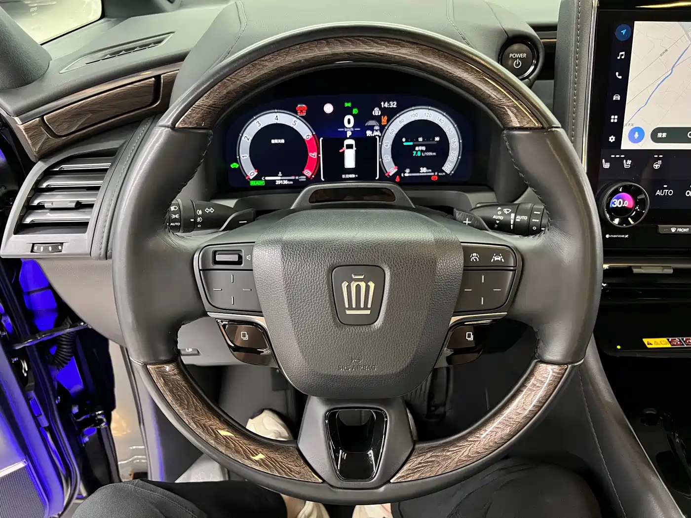 Toyota Vellfire 2024 Crown Hybrid 2.5L Executive Premium Edition фото 22