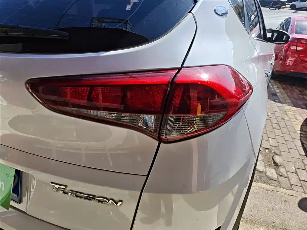 Hyundai Tucson 2018 1.6T DCT 2WD 15th Anniversary Special Edition фото 24
