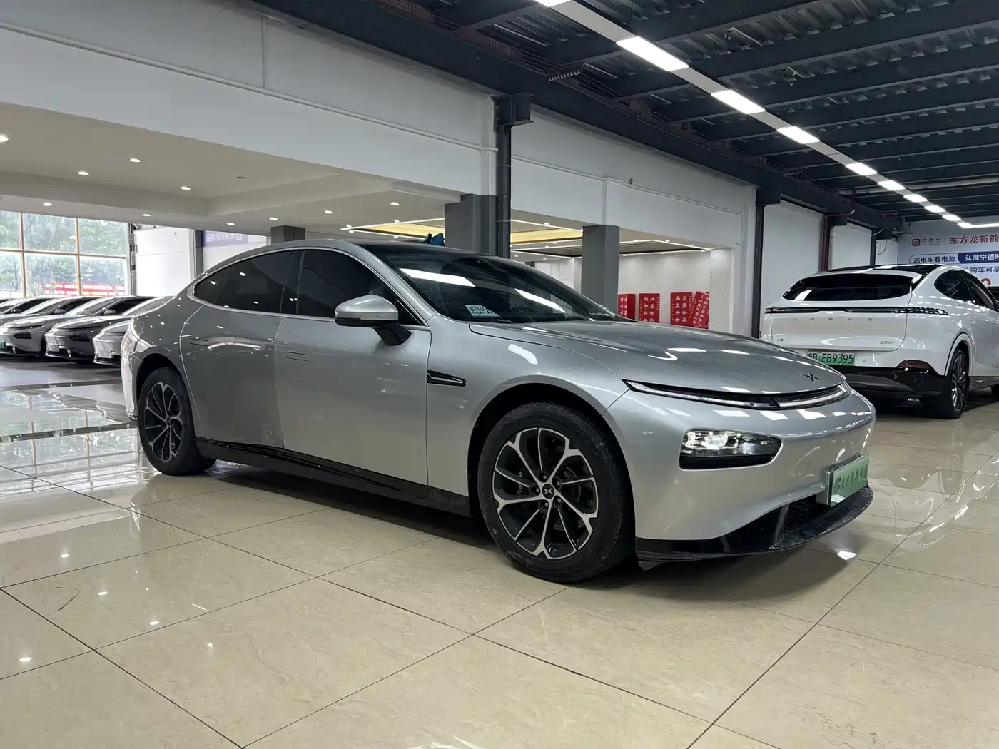 Фото 3 - XPeng P7