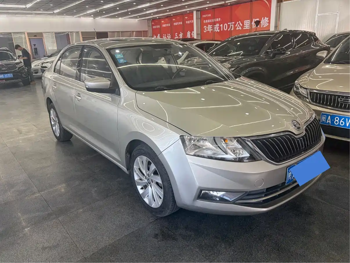 Škoda Rapid 2018 1.6L Automatic Comfort Edition фото 2