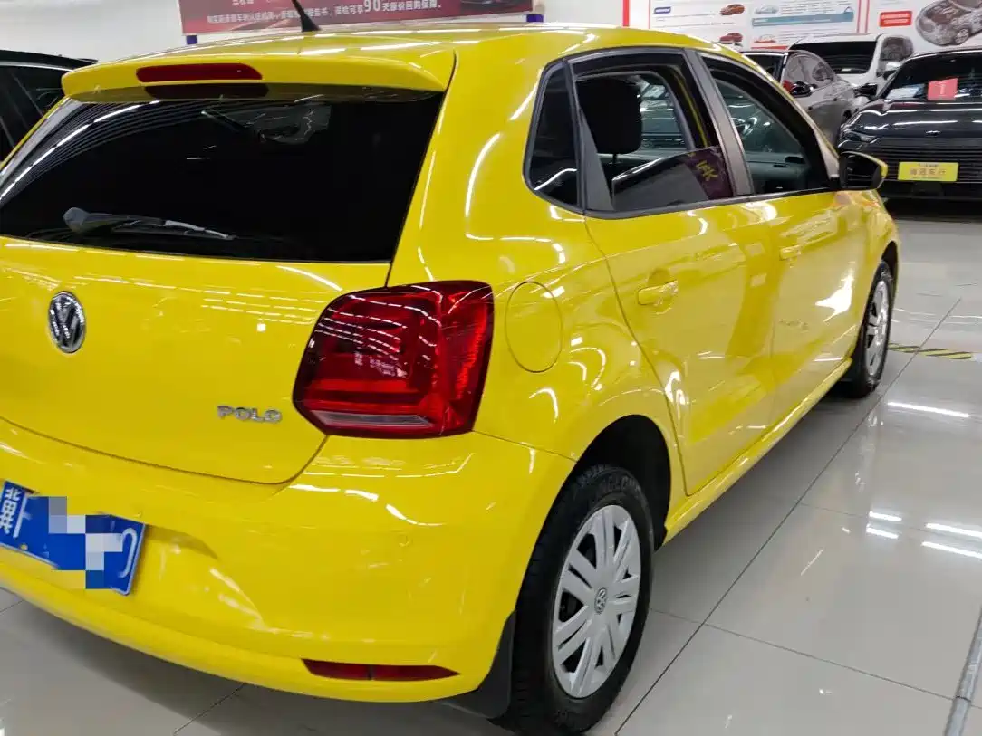 Volkswagen Polo 2016 1.4L Automatic Trend фото 2