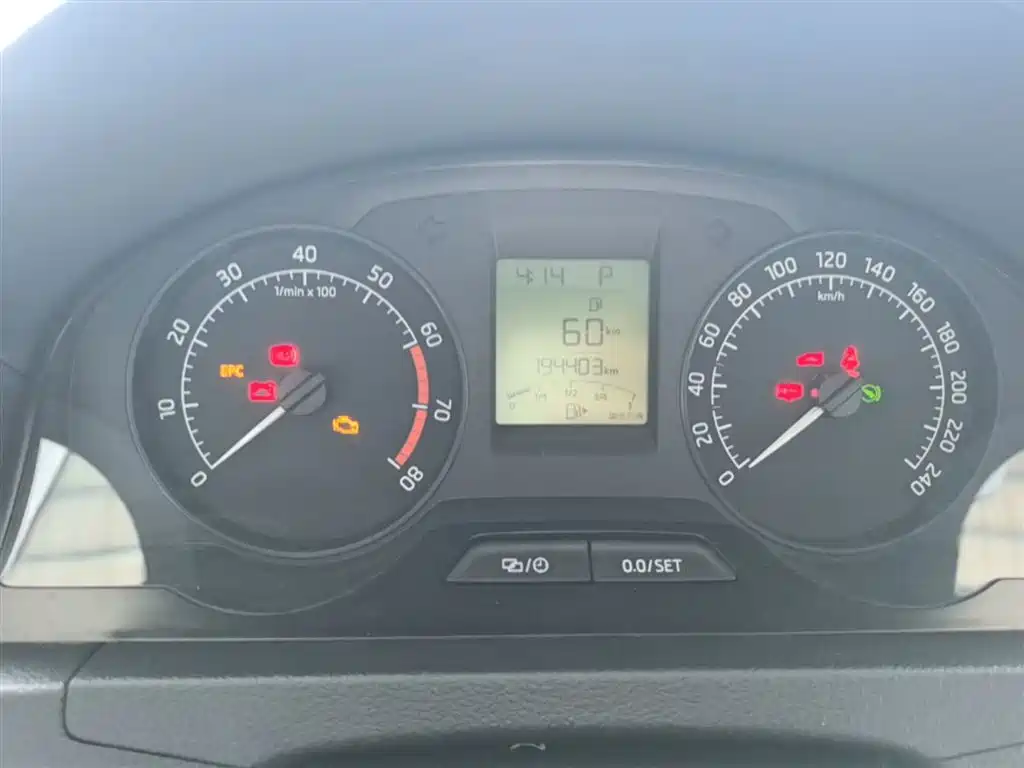 Škoda Rapid 2016 1.6L Automatic Pioneer Edition фото 12