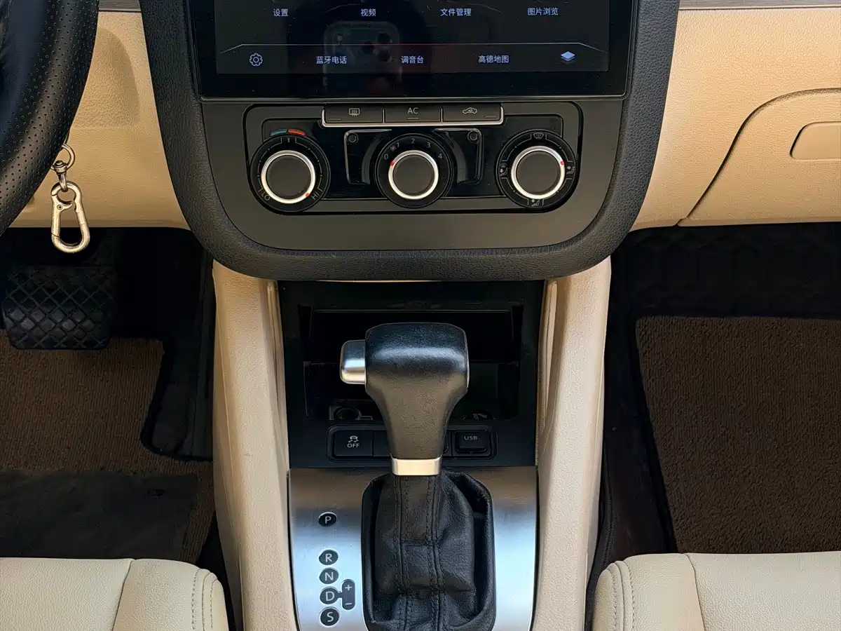 Volkswagen Sagitar 2011 2011 1.6L Auto Comfort
