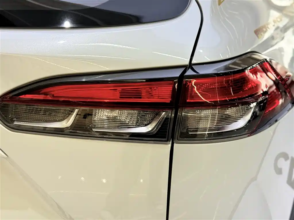 Toyota Frontlander 2022 2.0L CVT Luxury PLUS Edition фото 10