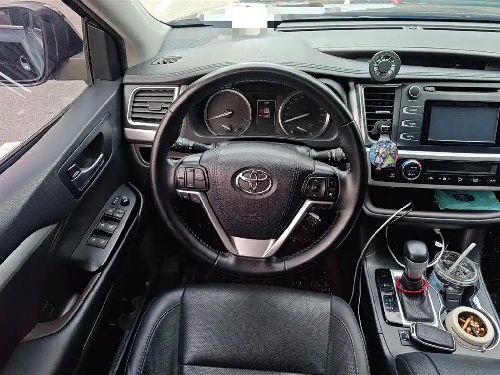 TOYOTA HIGHLANDER