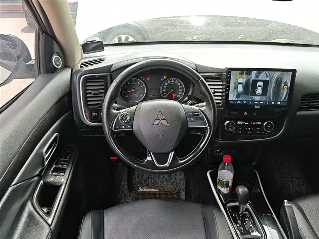 MITSUBISHI OUTLANDER